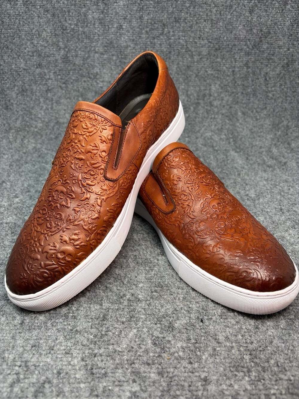 Robert Graham Cognac Skull Debossed Leather Slip On sneaker worn once Men Sz  11